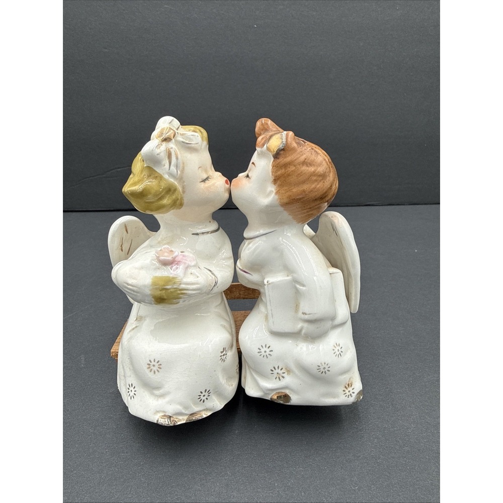 Vtg Kissing Shelf Sitter Salt & Pepper Shakers Japan Boy&girl Angels Wood Bench